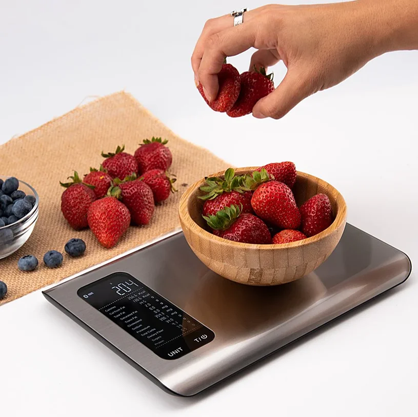 Trackwel kitchen scale in use weighing fresh produce for nutrition tracking
